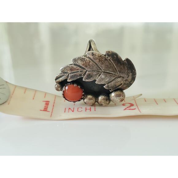 Vintage Navajo Coral Sterling Silver Leaf Ring - Picture 5 of 5
